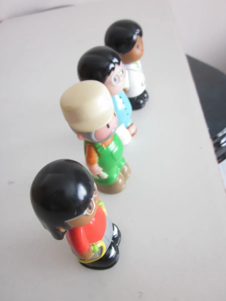 ELC Happyland x4 Figures - Image 2