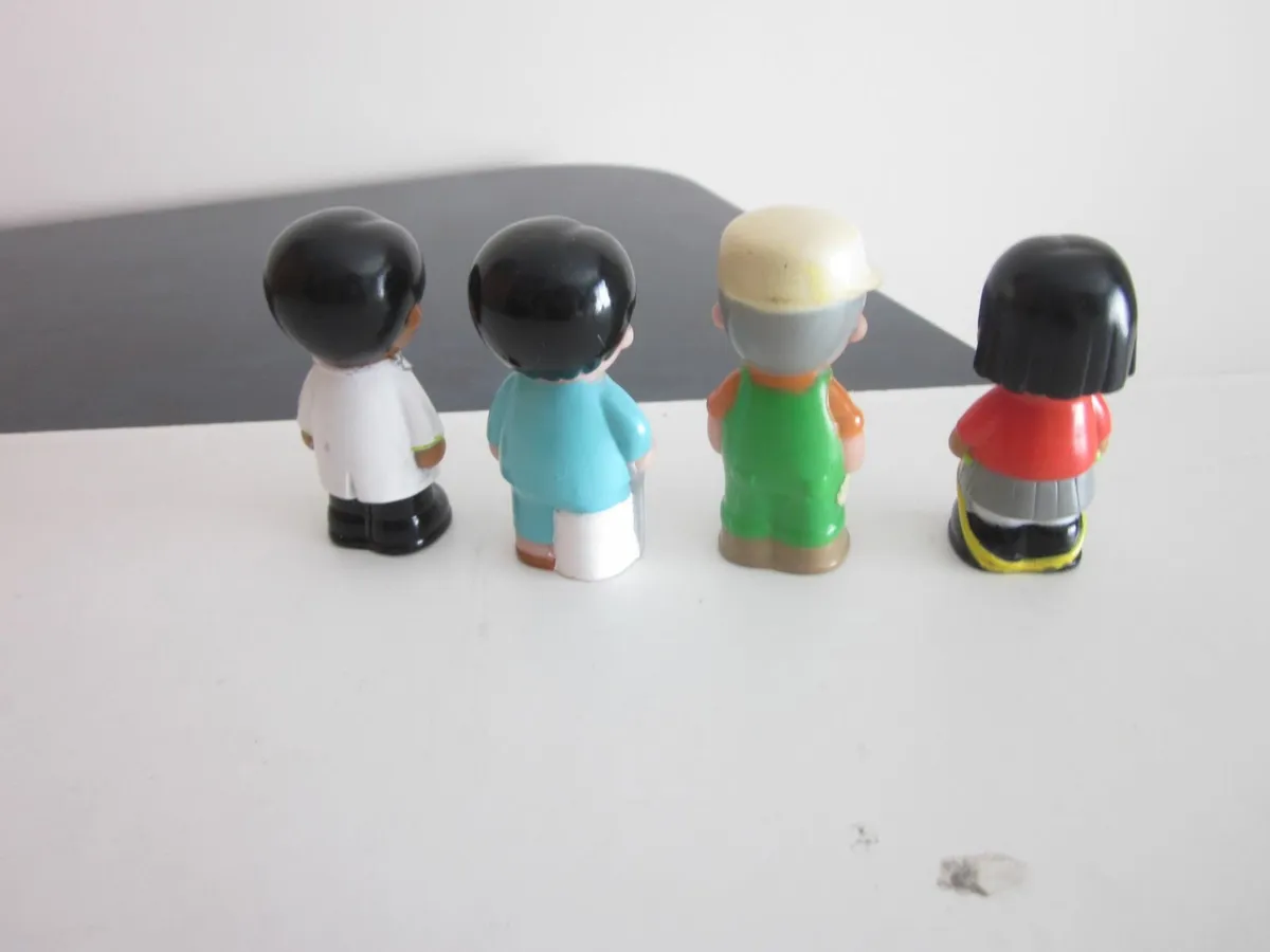ELC Happyland x4 Figures - Image 3