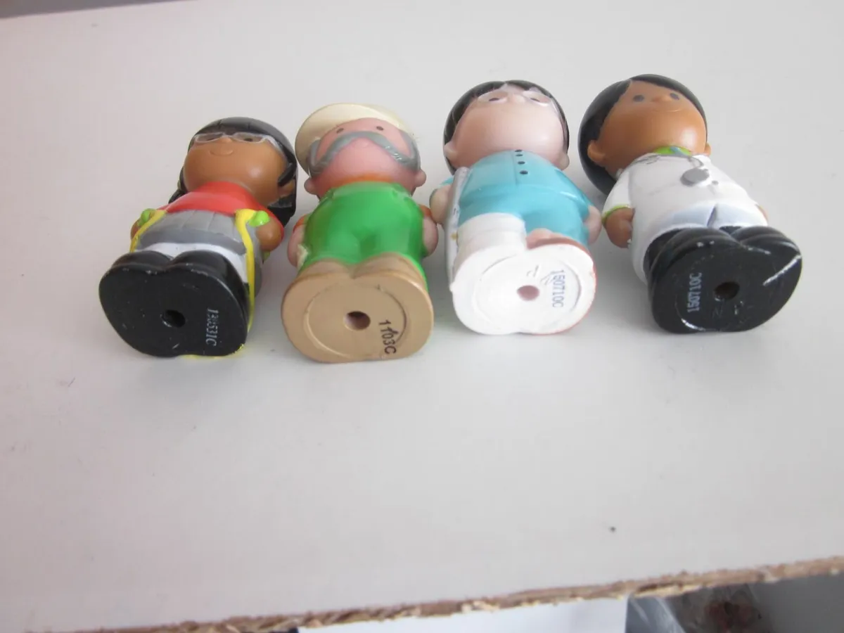 ELC Happyland x4 Figures - Image 4