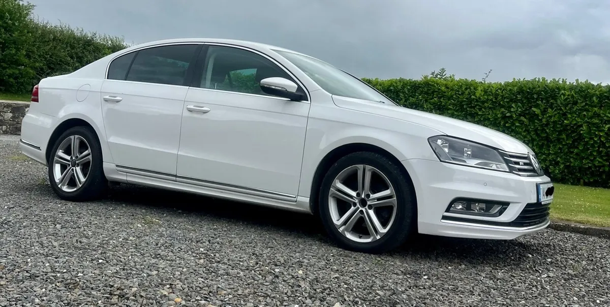 Volkswagen Passat 2014 - Image 2