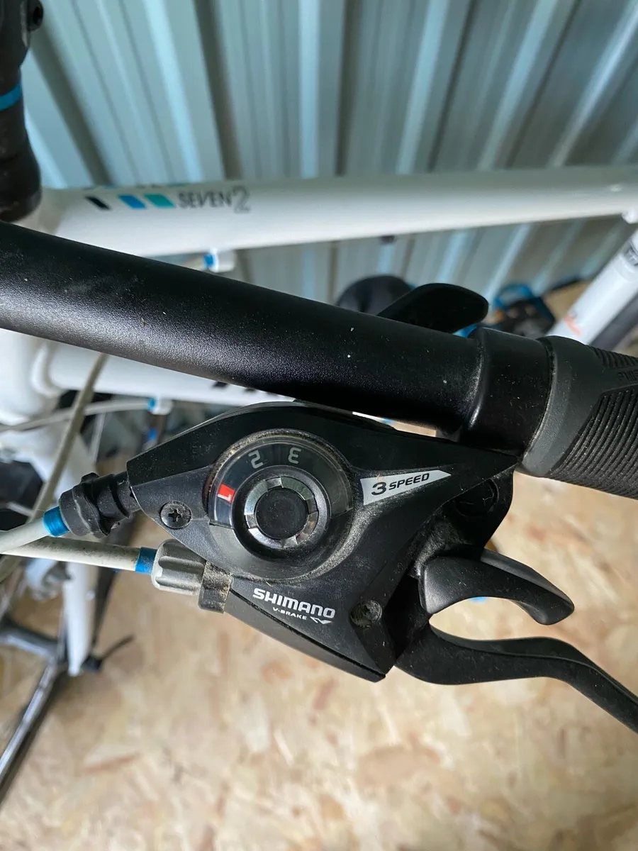 Ladies Trek bicycle - never used. - Image 3