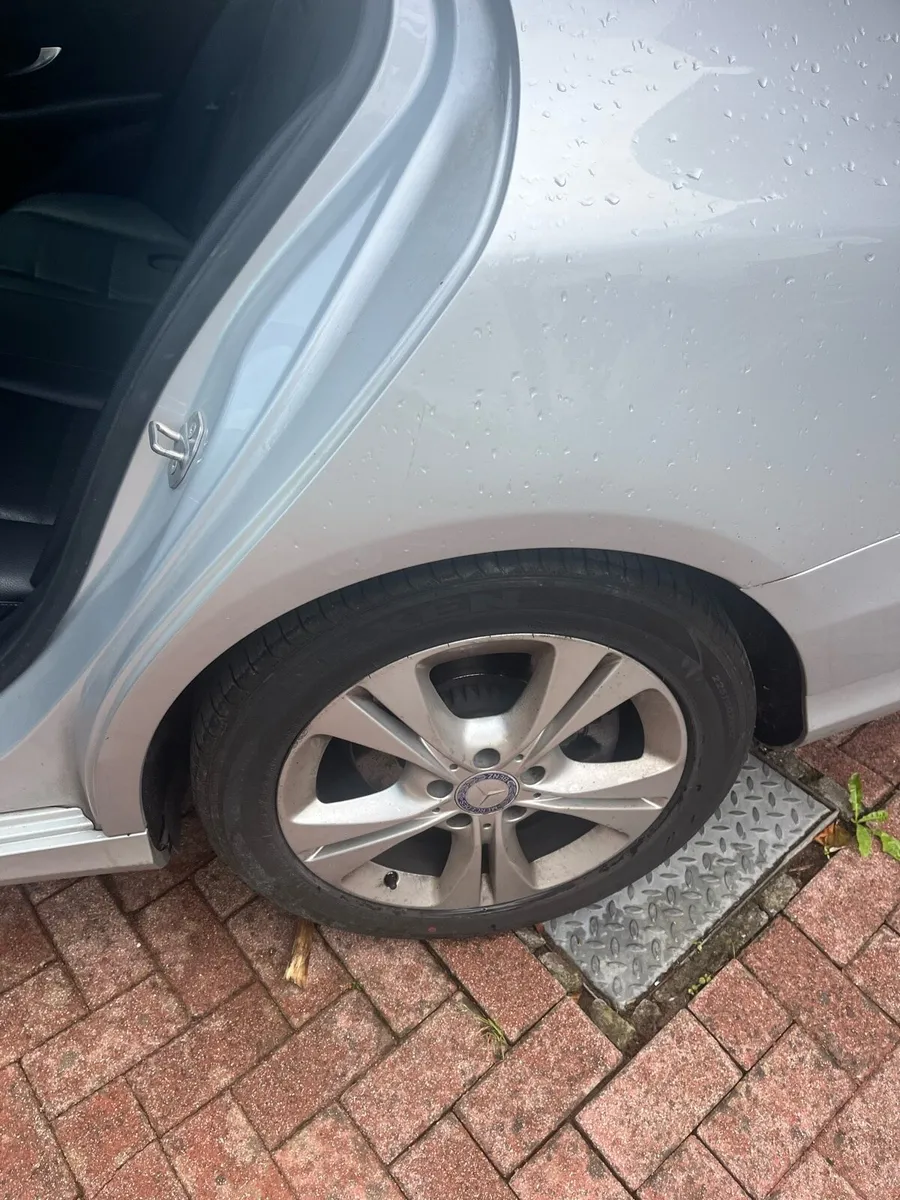 Mercedes C220d - Image 2