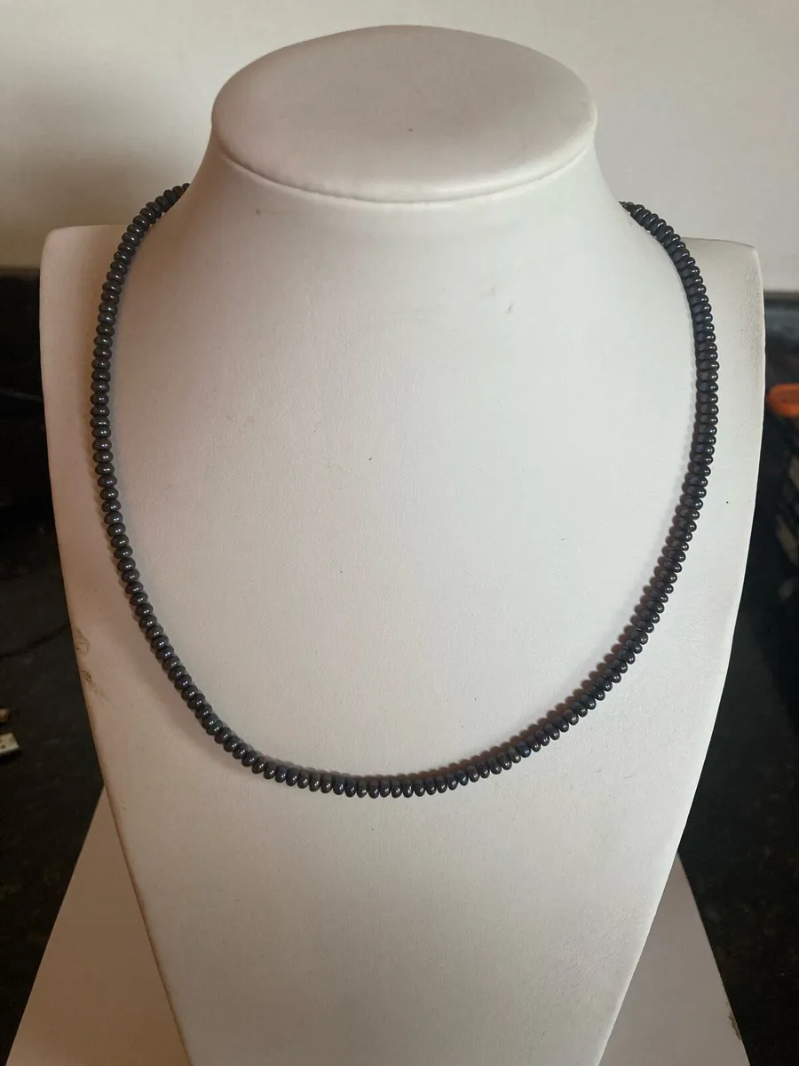 String of pearls with silver clasp - Image 1