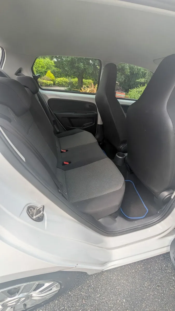 Car - Image 2