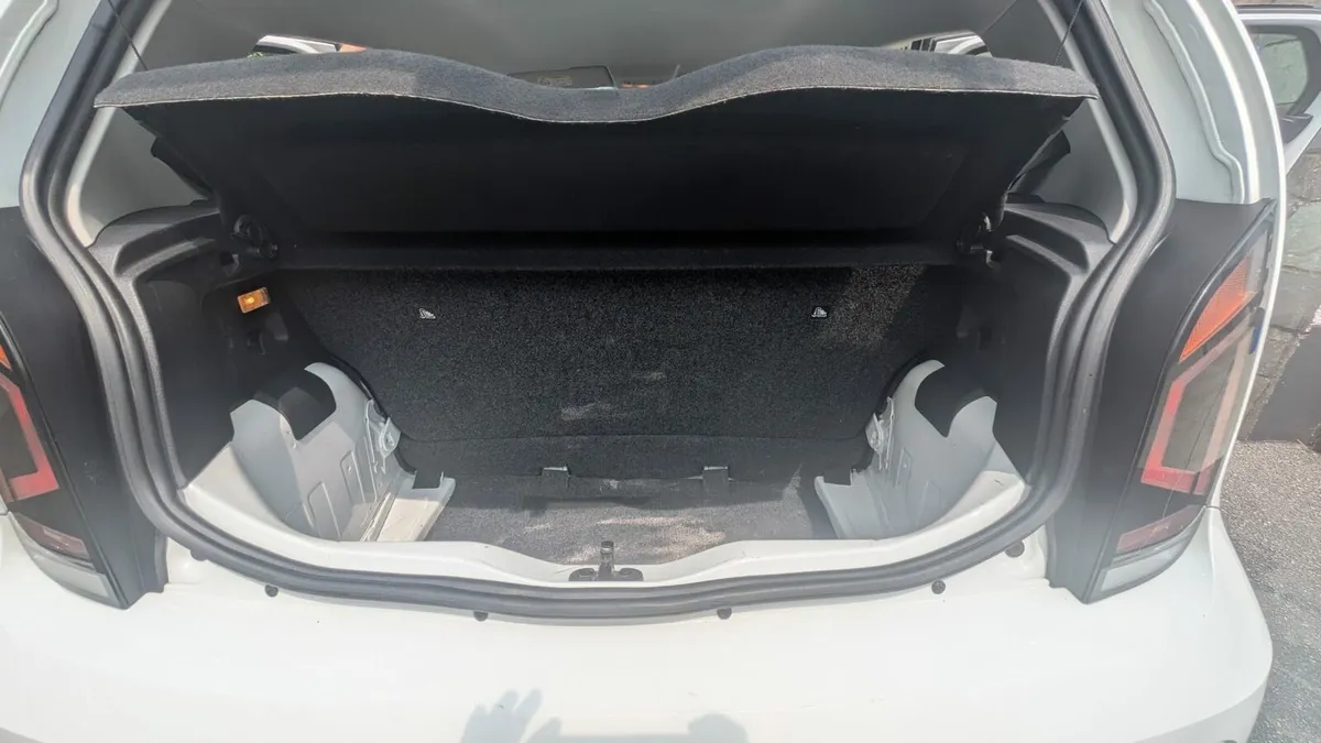 Car - Image 4