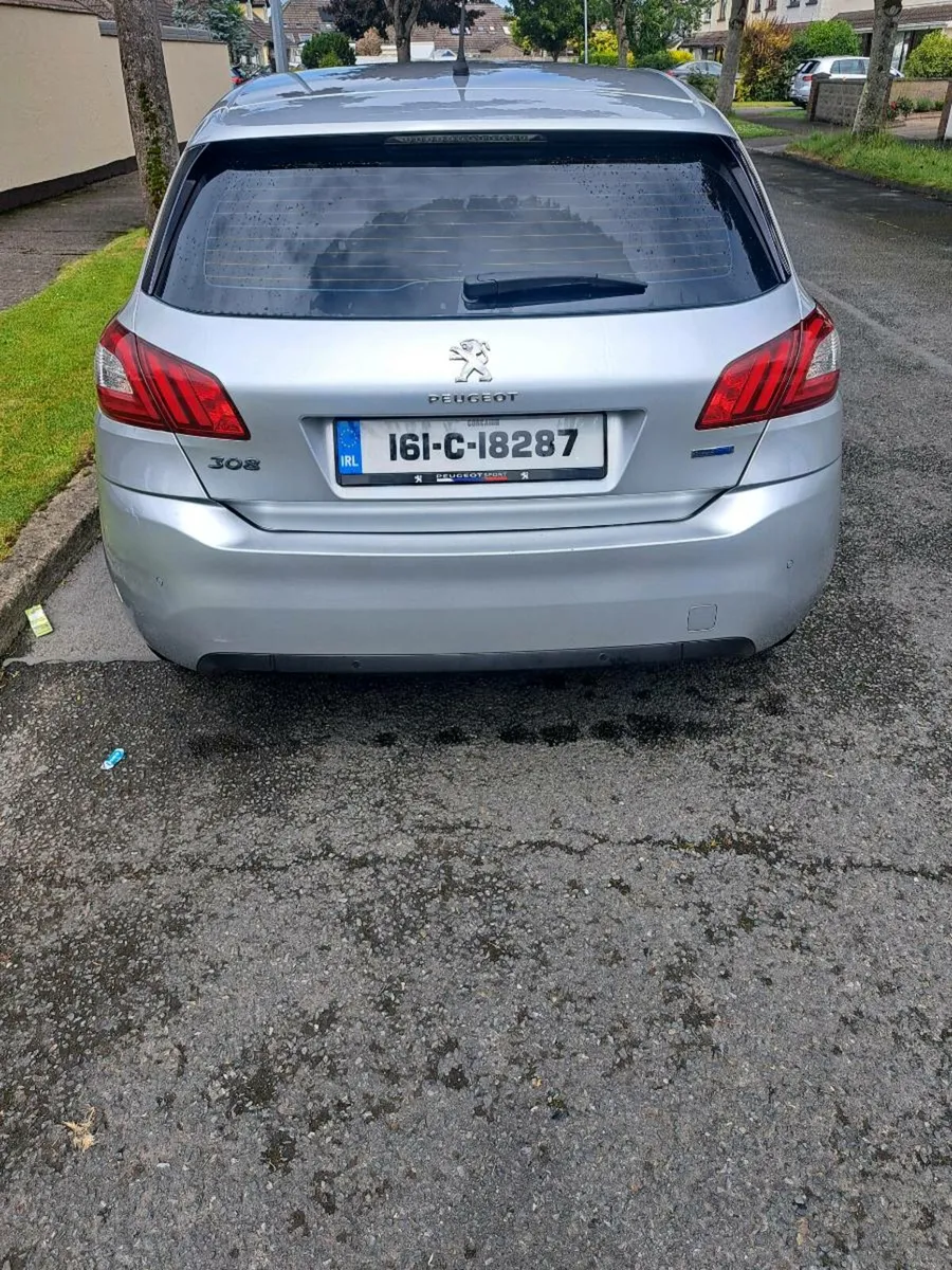 Car - Image 3