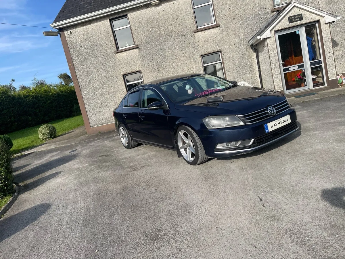 2L Volkswagen Passat - Image 2