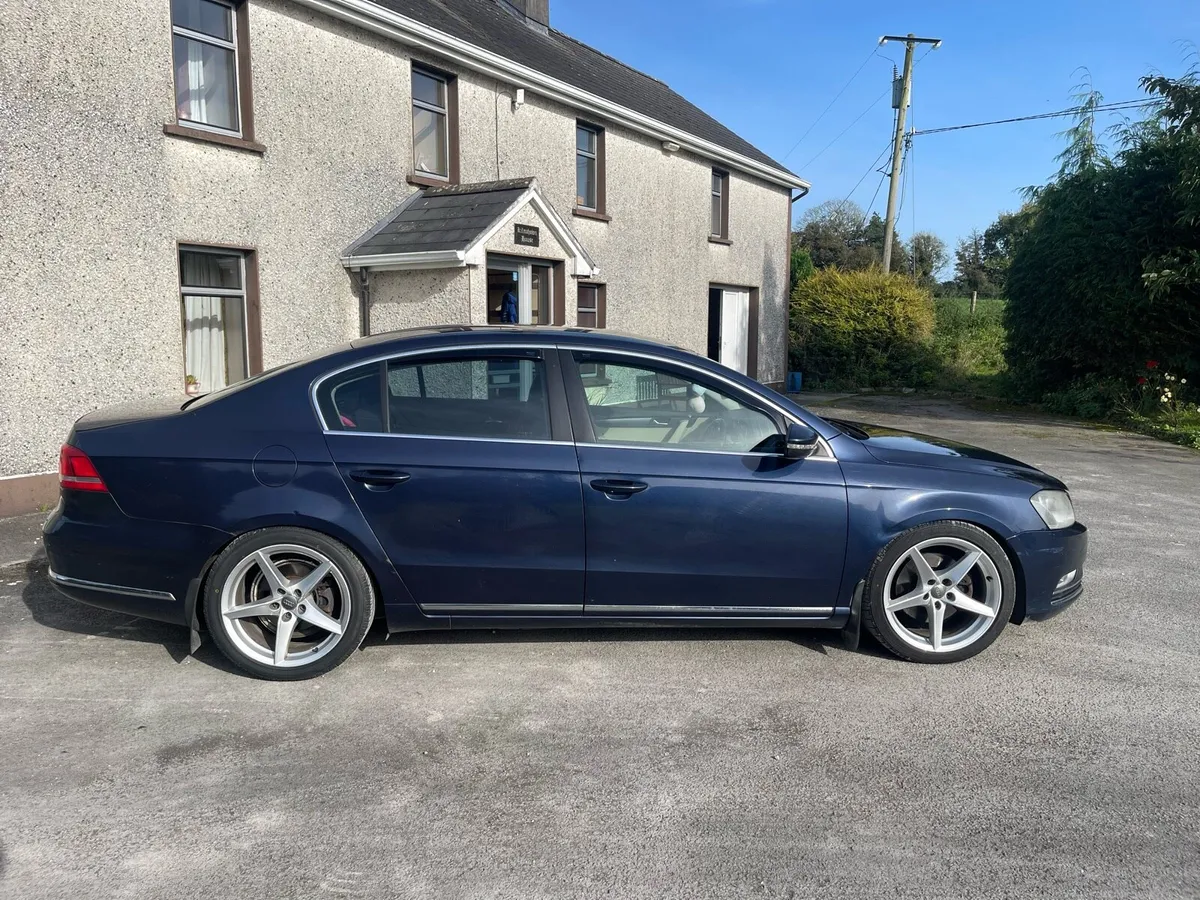 2L Volkswagen Passat - Image 3
