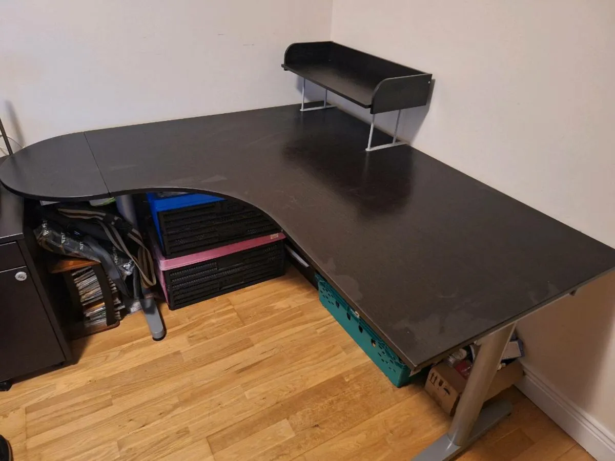 Office desk - Image 1