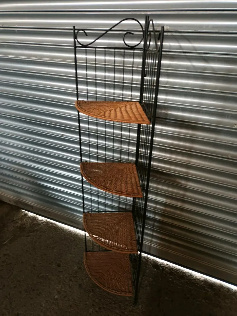 Corner Shelf - Image 1