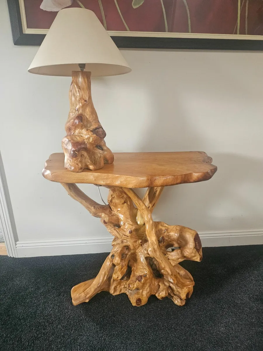 Table & Lamp - Image 3