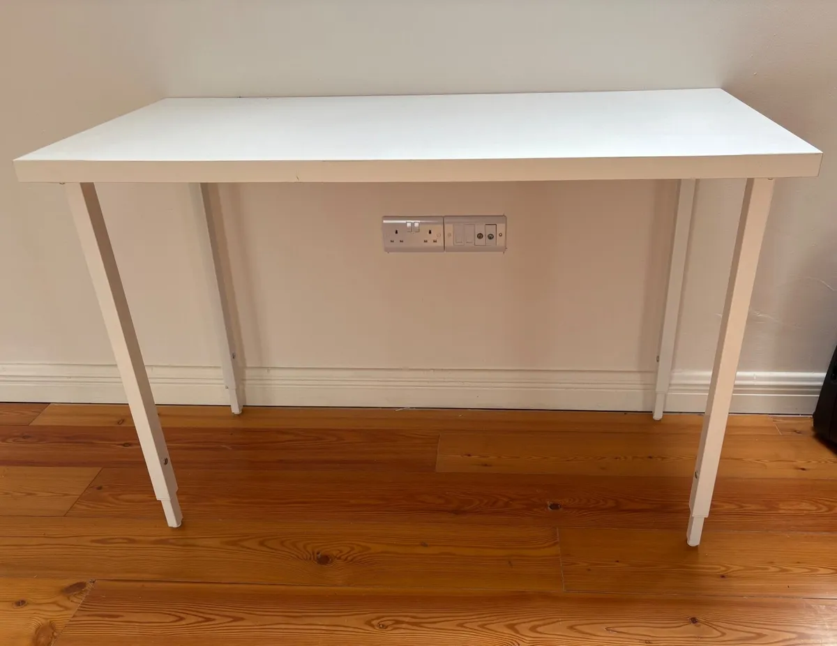 Desk with swivel chair - Image 1