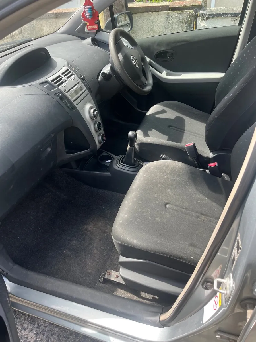 Toyota Yaris 2006 - Image 2