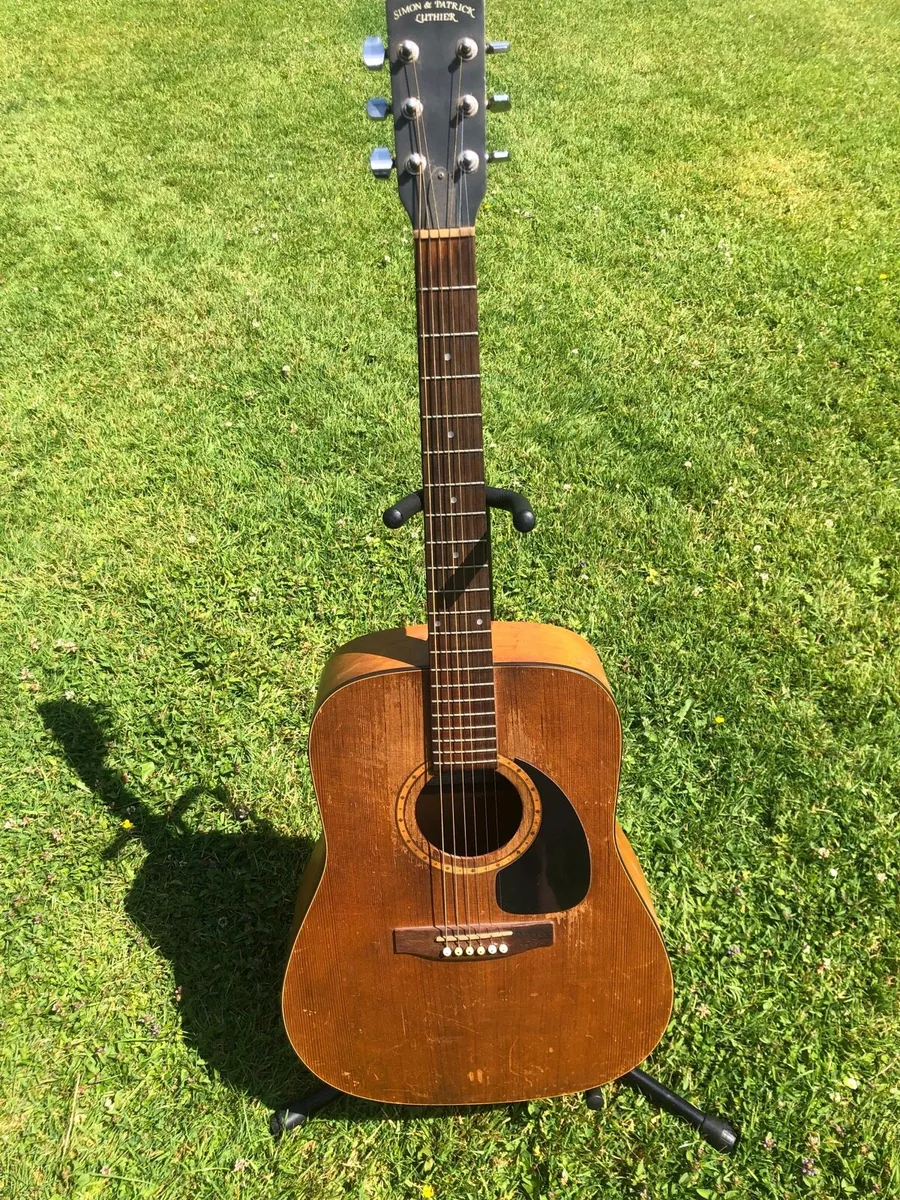 Acoustic guitar - Image 1