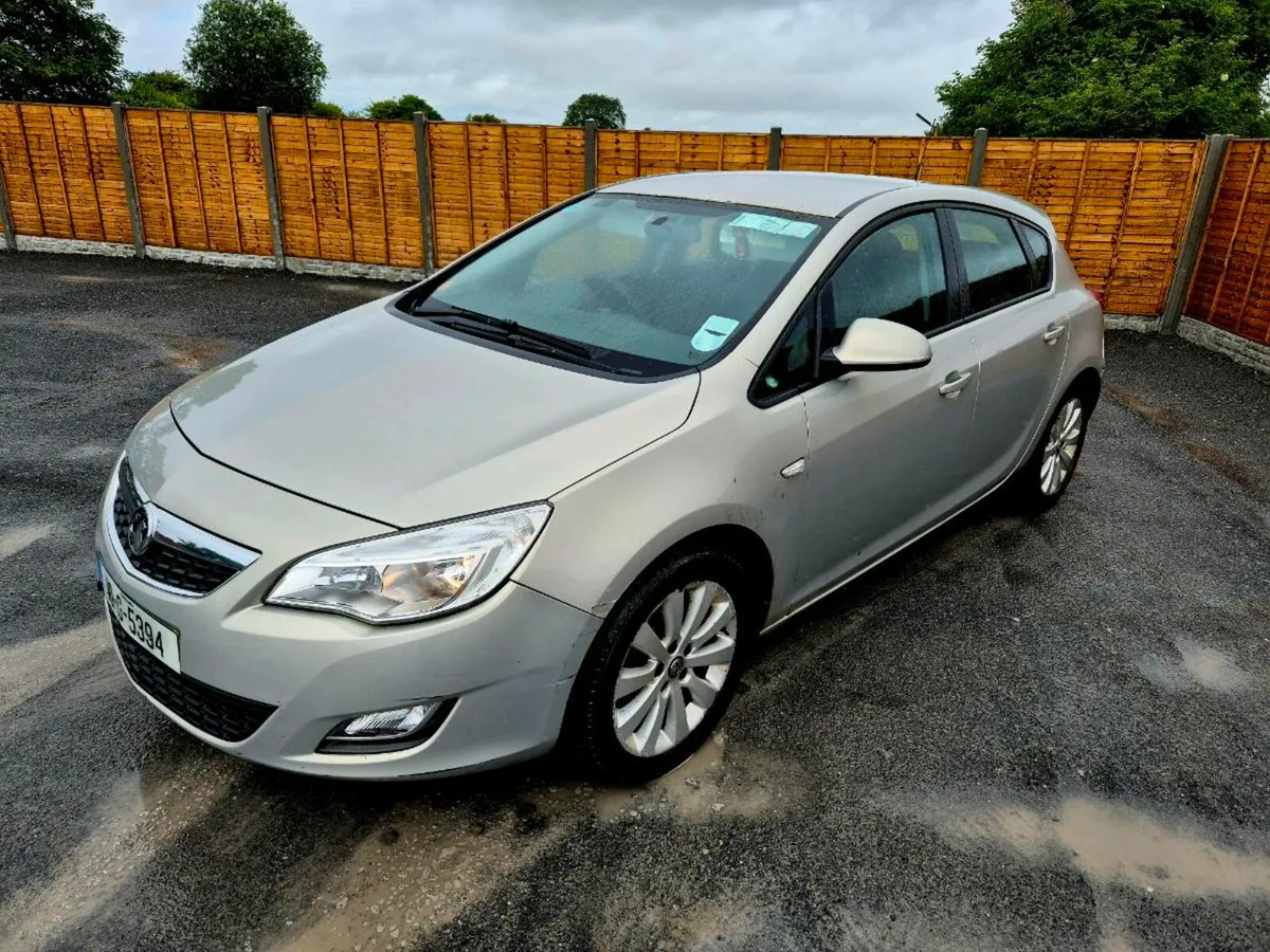 2010 VAUXHALL ASTRA - Image 2