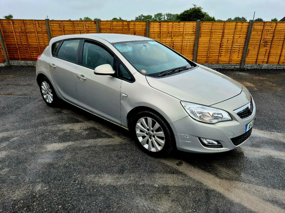 2010 VAUXHALL ASTRA - Image 4