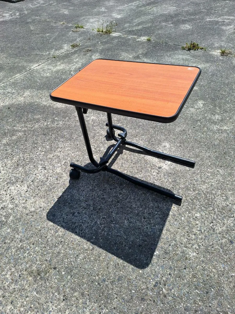 Adjustable tray stand - Image 1
