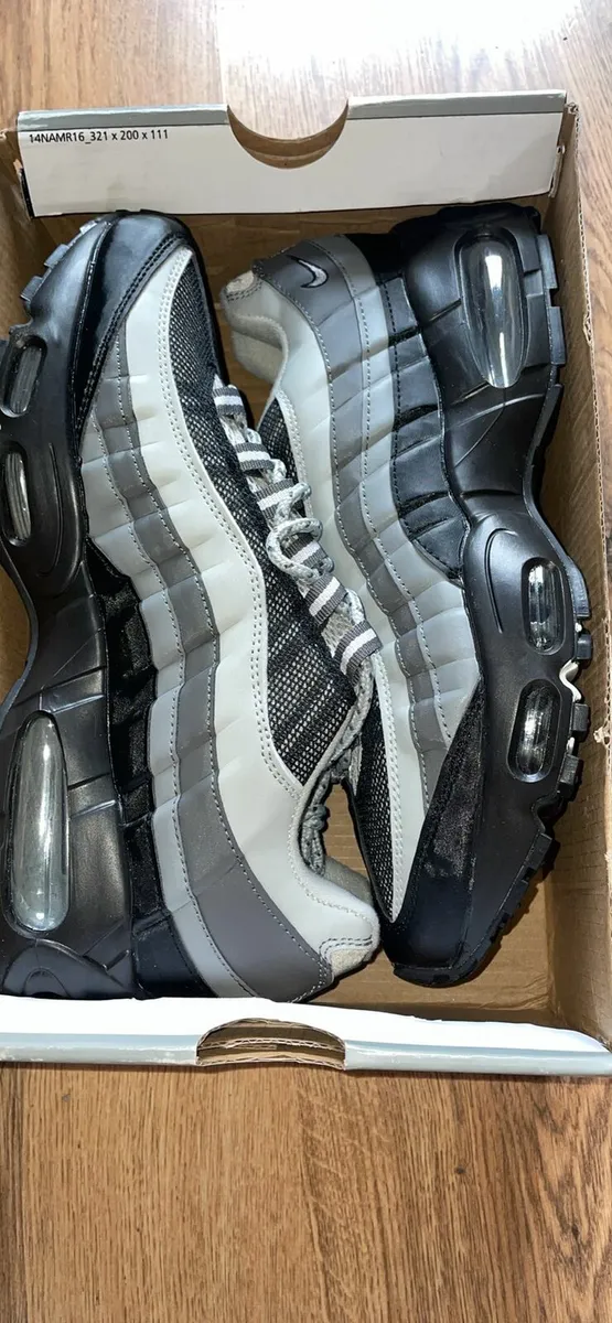 Air max 95s reflective perfect condition - Image 4