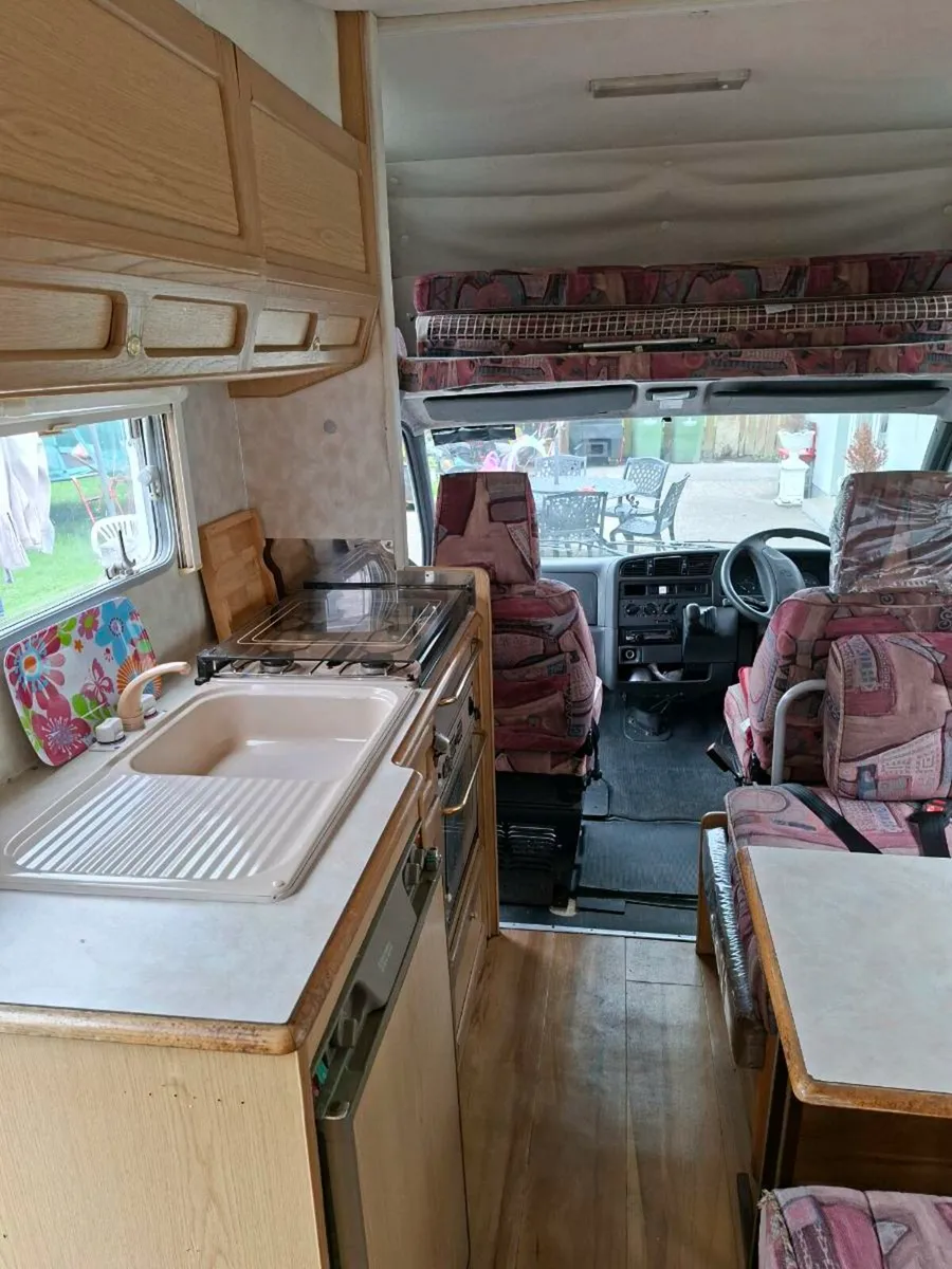 Camper van - Image 4