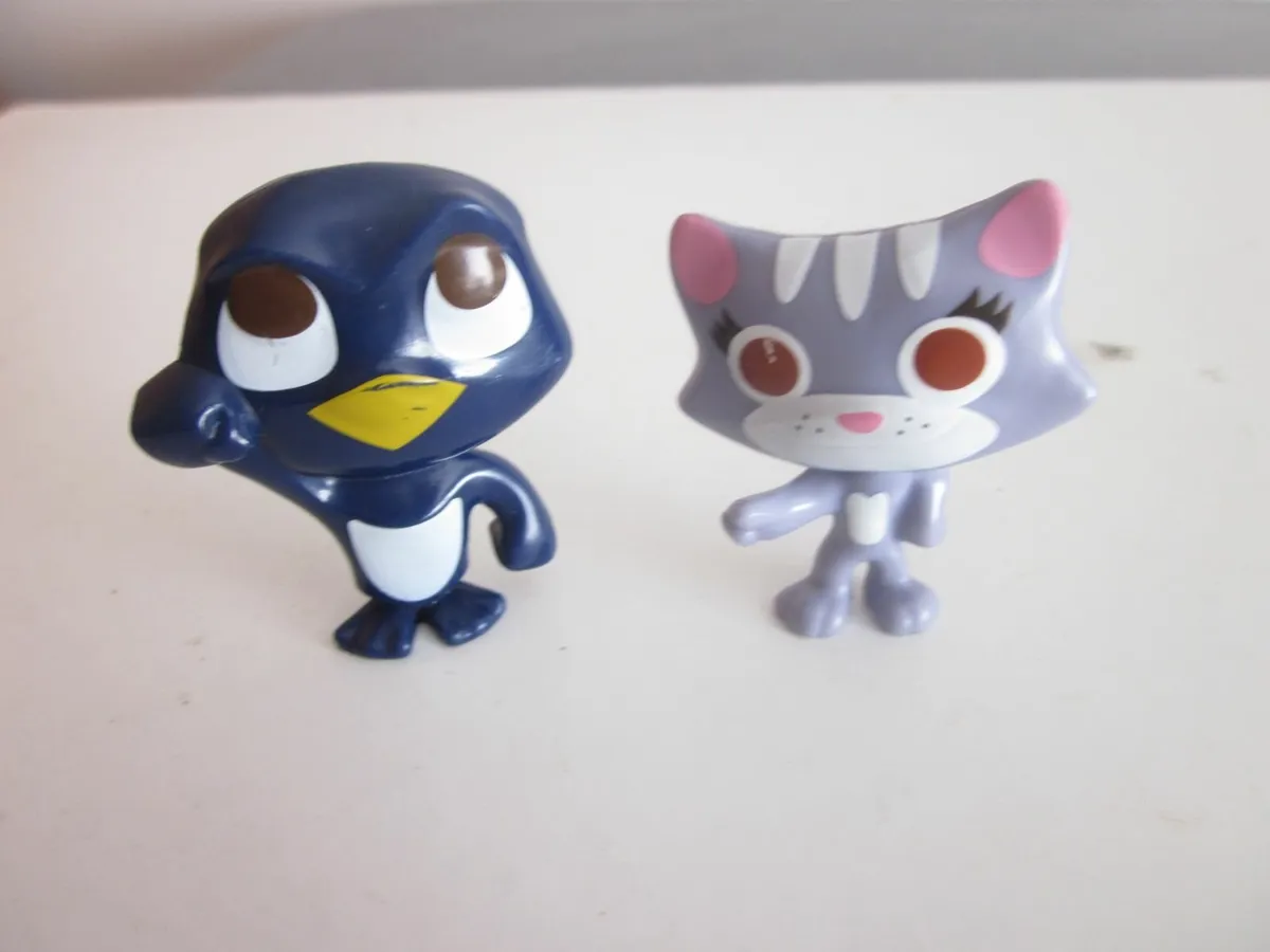 2019 Cadbury Freddo Treasures Padi/Jo the Cat Figs - Image 3