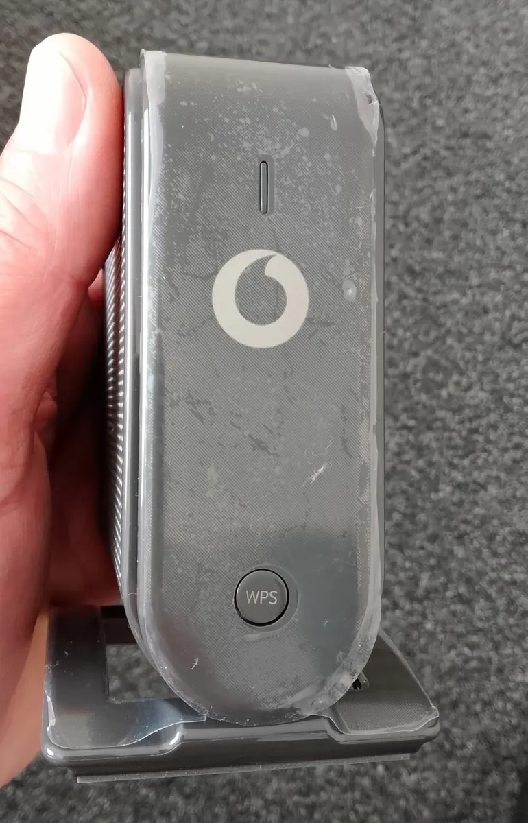 Vodafone VDF4960 Wi-Fi 6 Extender Wi-Fi Amplifier - Image 1