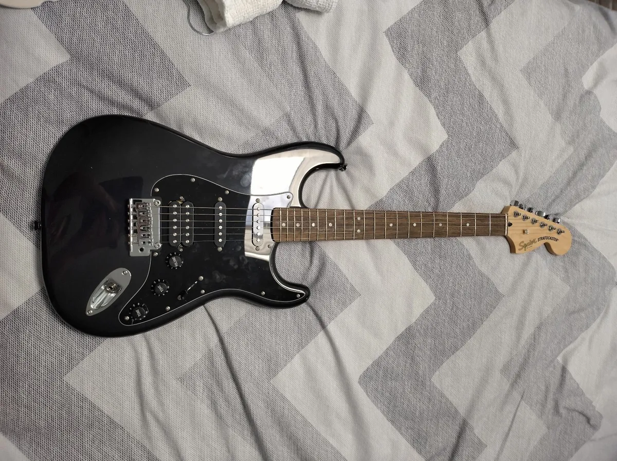 Fender Affinity Stratocaster & Amp Bundle - Image 1