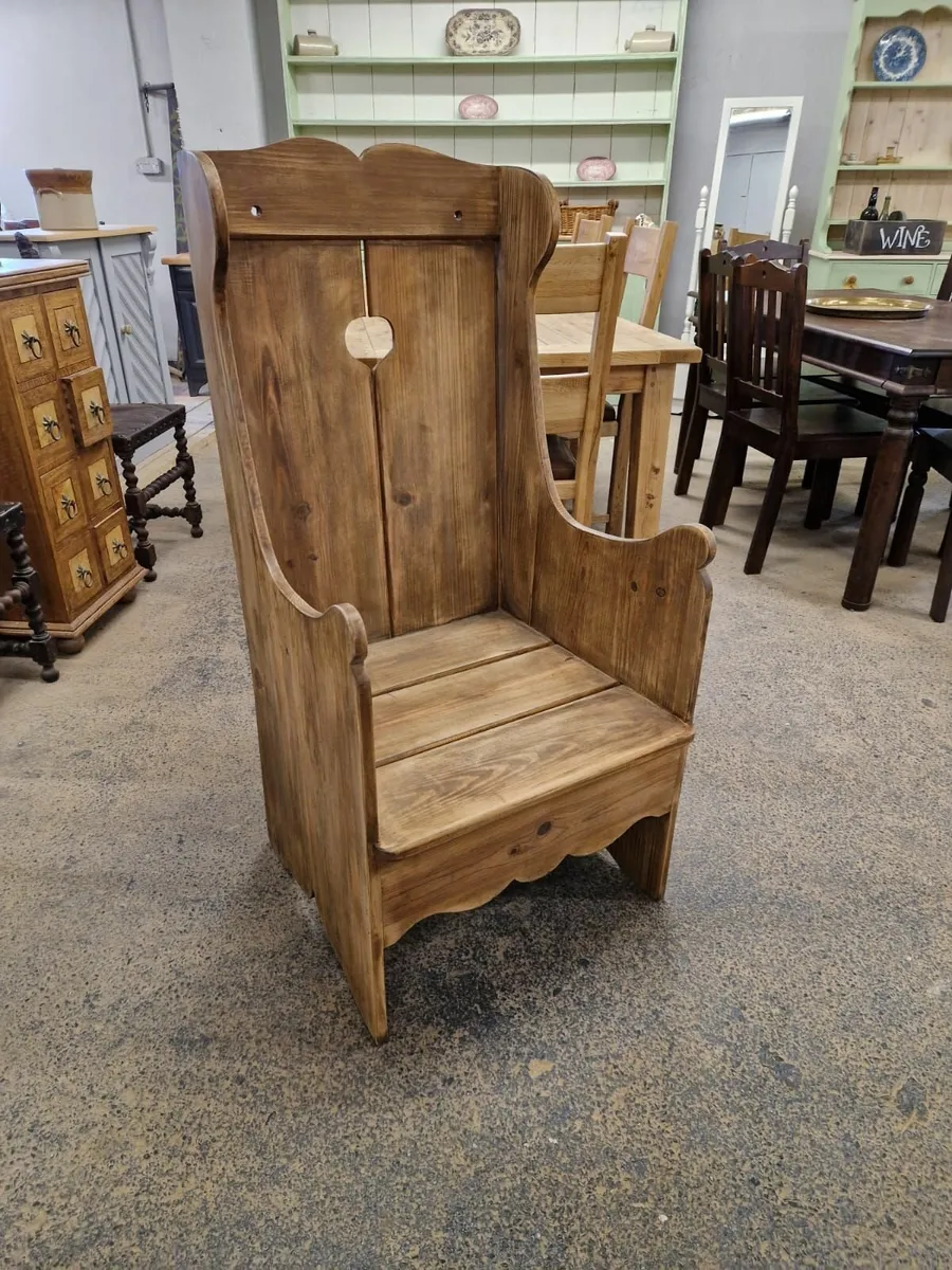 Large vintage pine lambing chair, pew - Image 1
