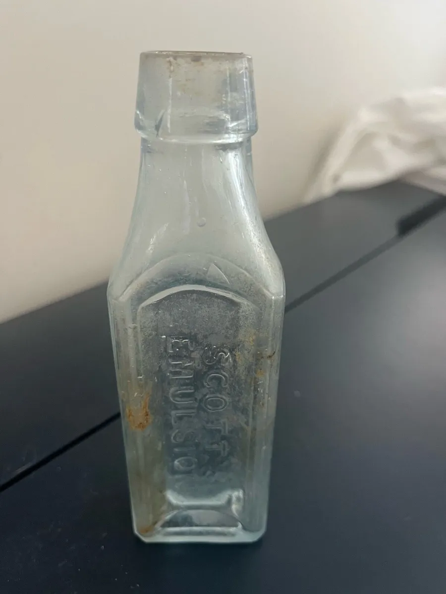 Antique bottle 'Scott’s Emulsion' - Image 1