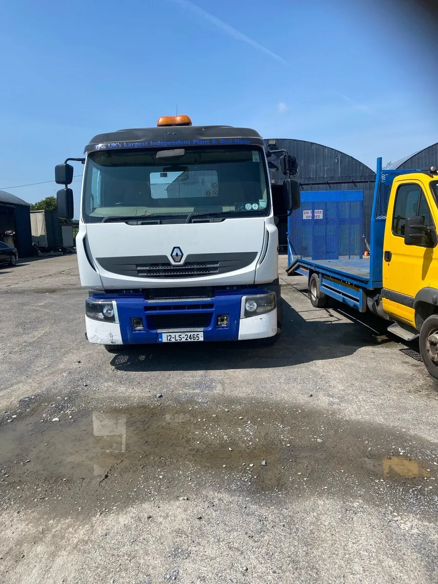 Renault beaver tail cheese wedge recovery truck - Image 2