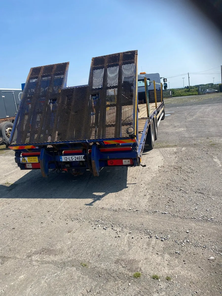Renault beaver tail cheese wedge recovery truck - Image 1