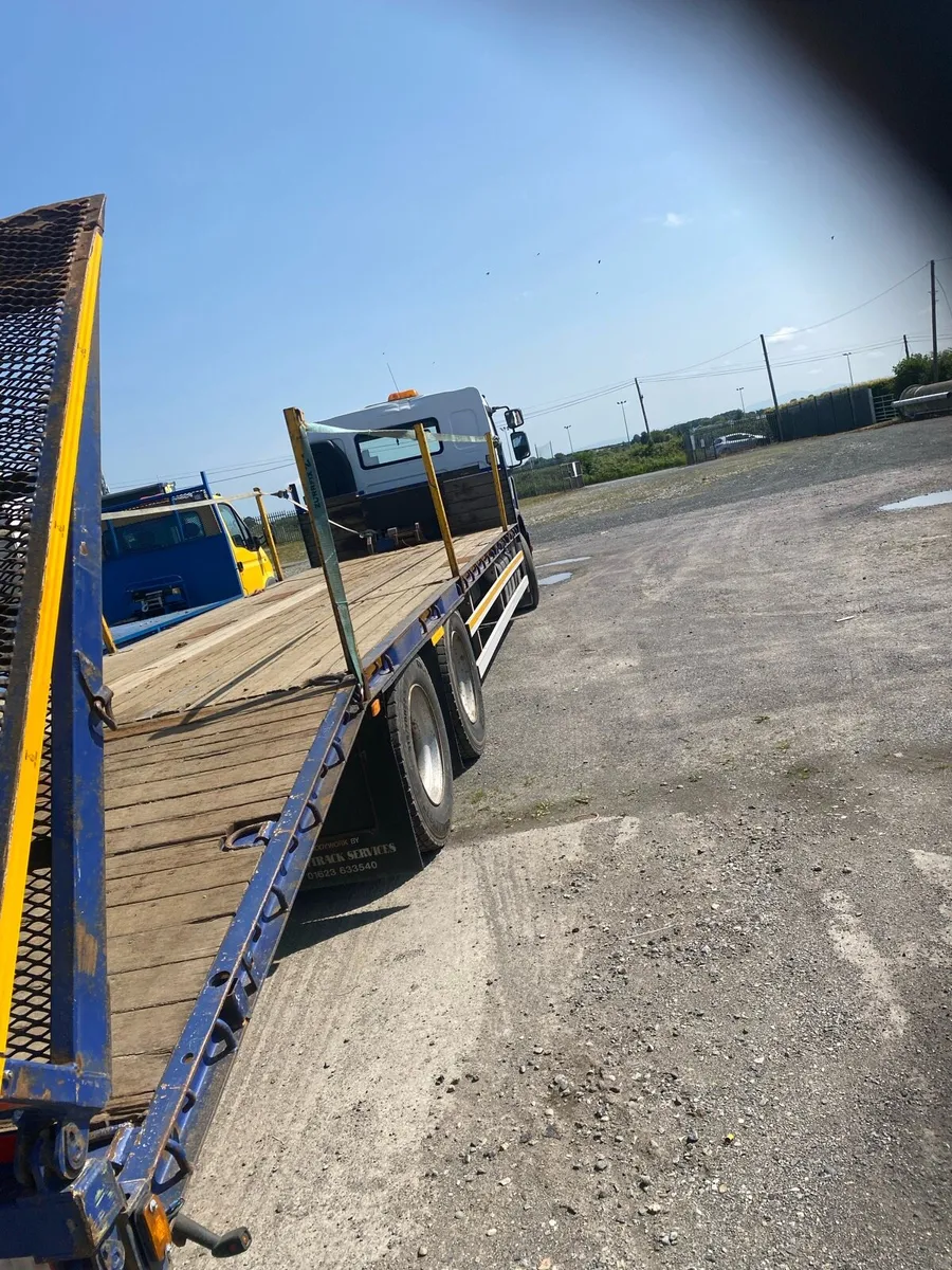 Renault beaver tail cheese wedge recovery truck - Image 3