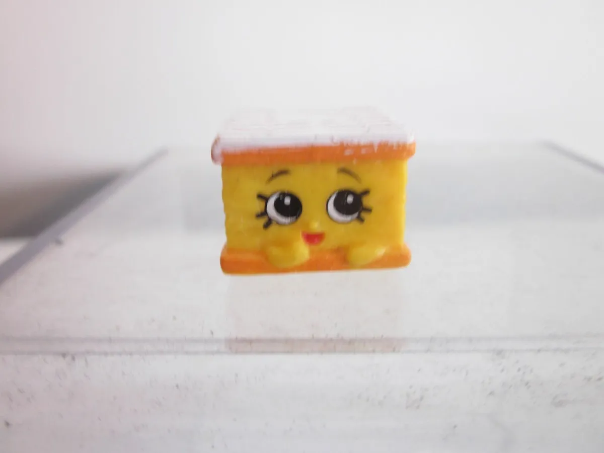 Shopkins  Yellow Nilla Slice  Season 3 - Image 1