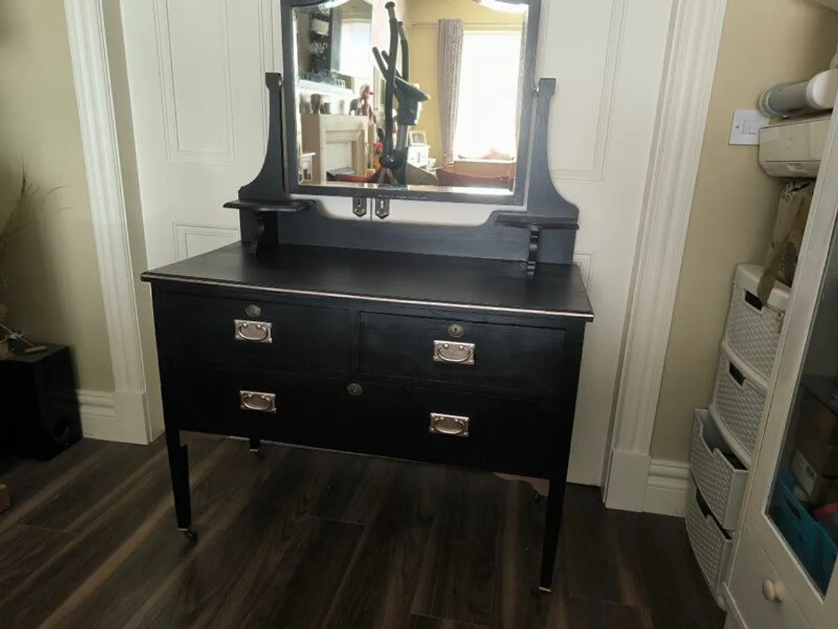 dresser/chest of drawers - Image 2
