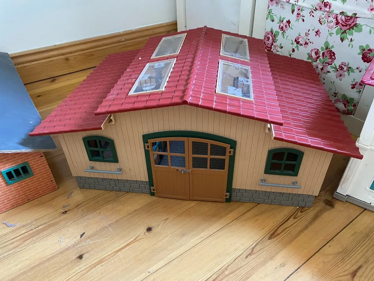 Schleich horse stables/house - Image 1