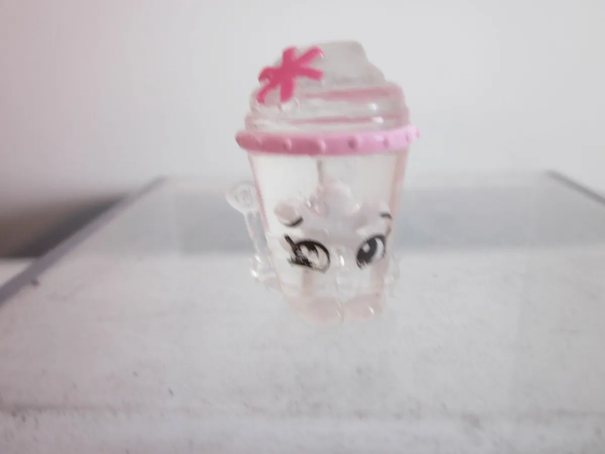 Shopkins Silvia Slushie Special Frozen Flakes Fig - Image 1