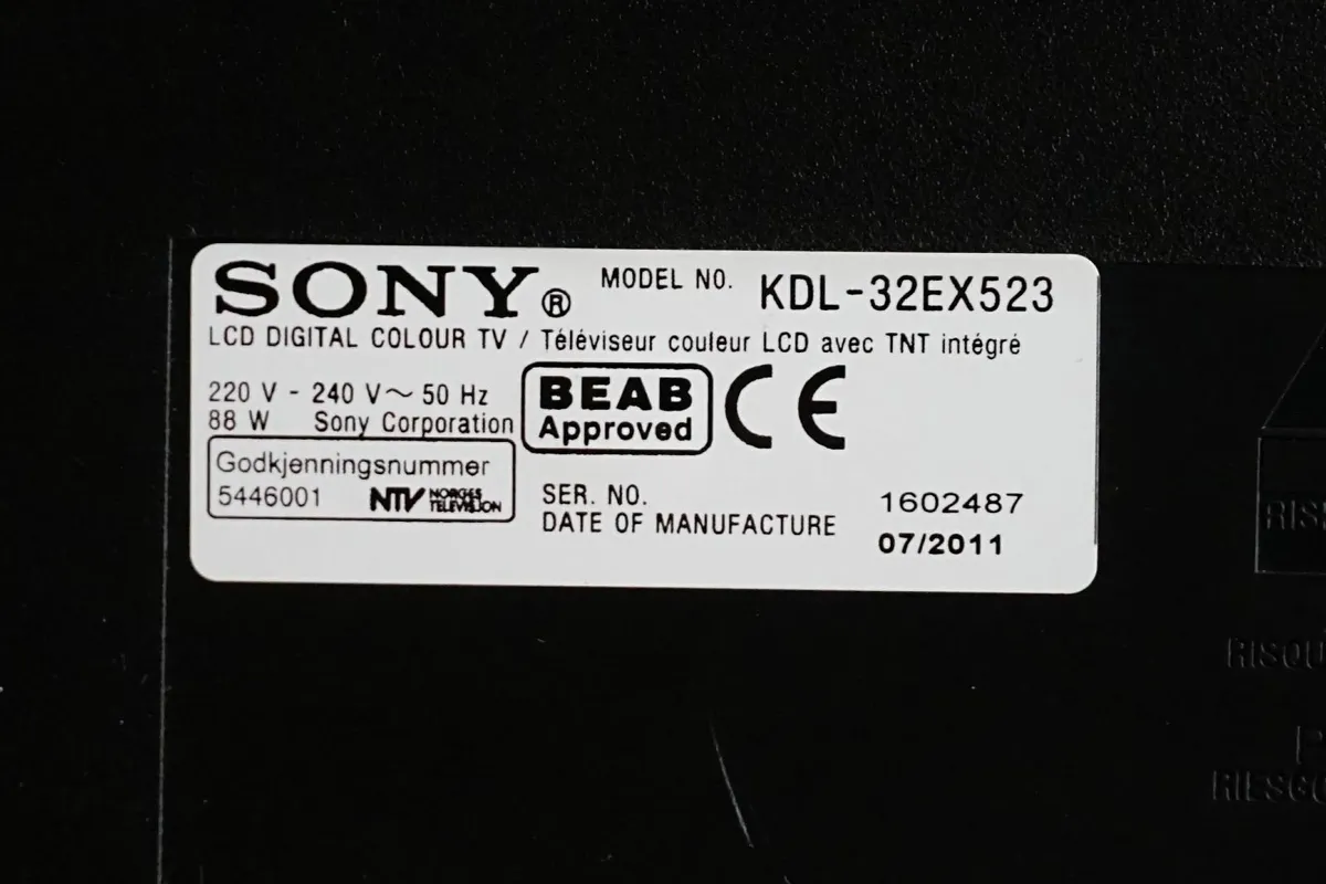Sony 32 inch Television with remote - Image 3