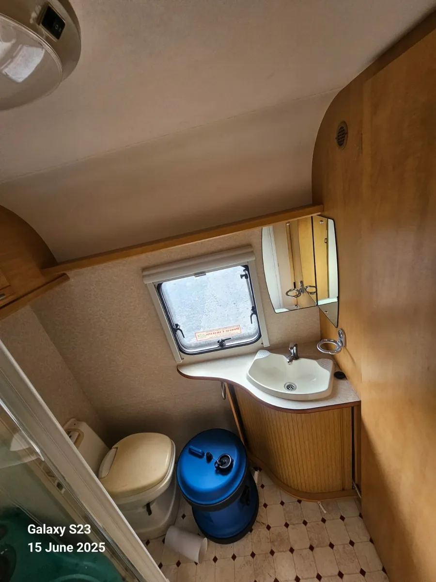 Caravan - Image 2