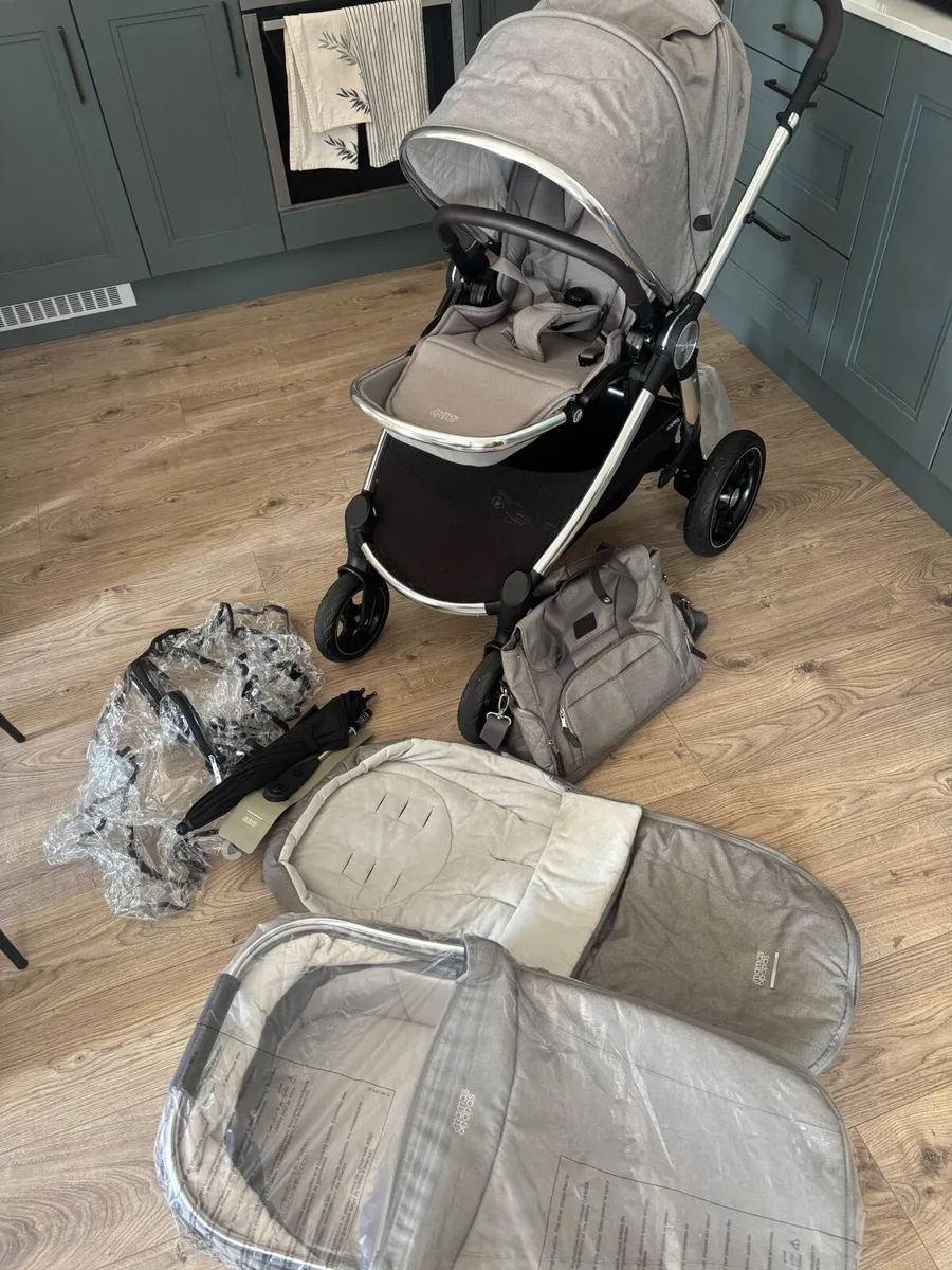 Mamas & Papas Ocarro Travel Set/ Buggy/ Pram - Image 1
