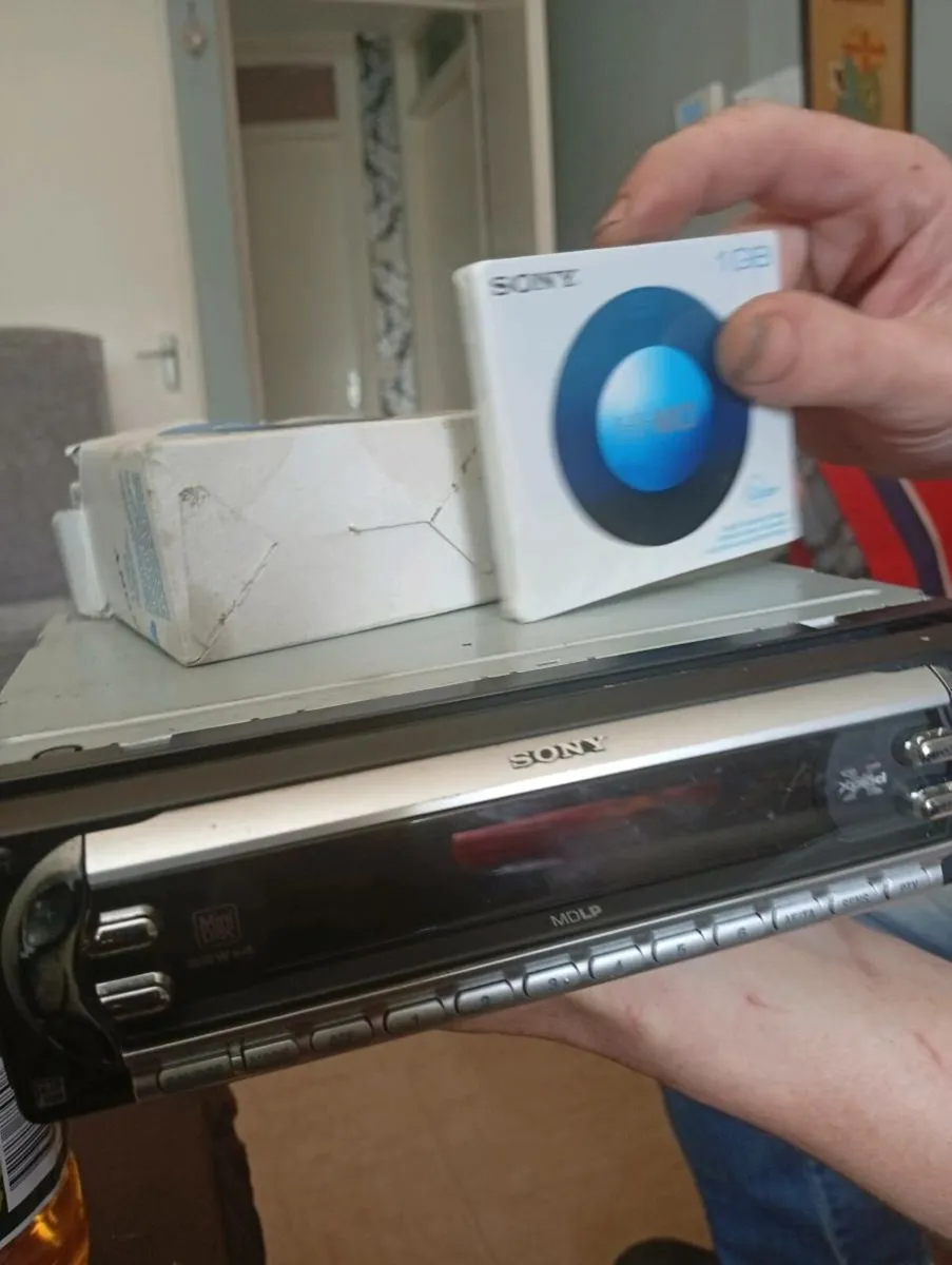 Sony car stereo - Image 1