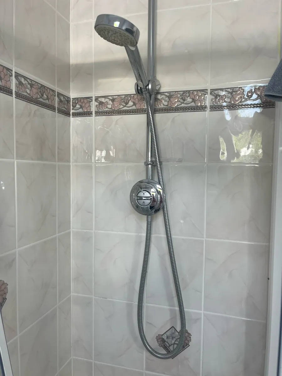 Aqualisa  Gravity-Pumped Ceiling-Fed shower - Image 2