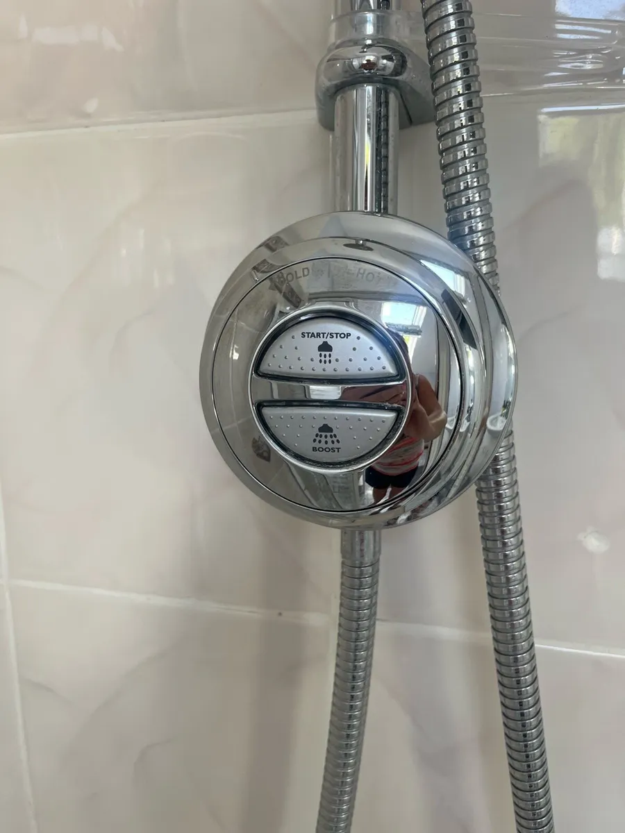 Aqualisa  Gravity-Pumped Ceiling-Fed shower - Image 3