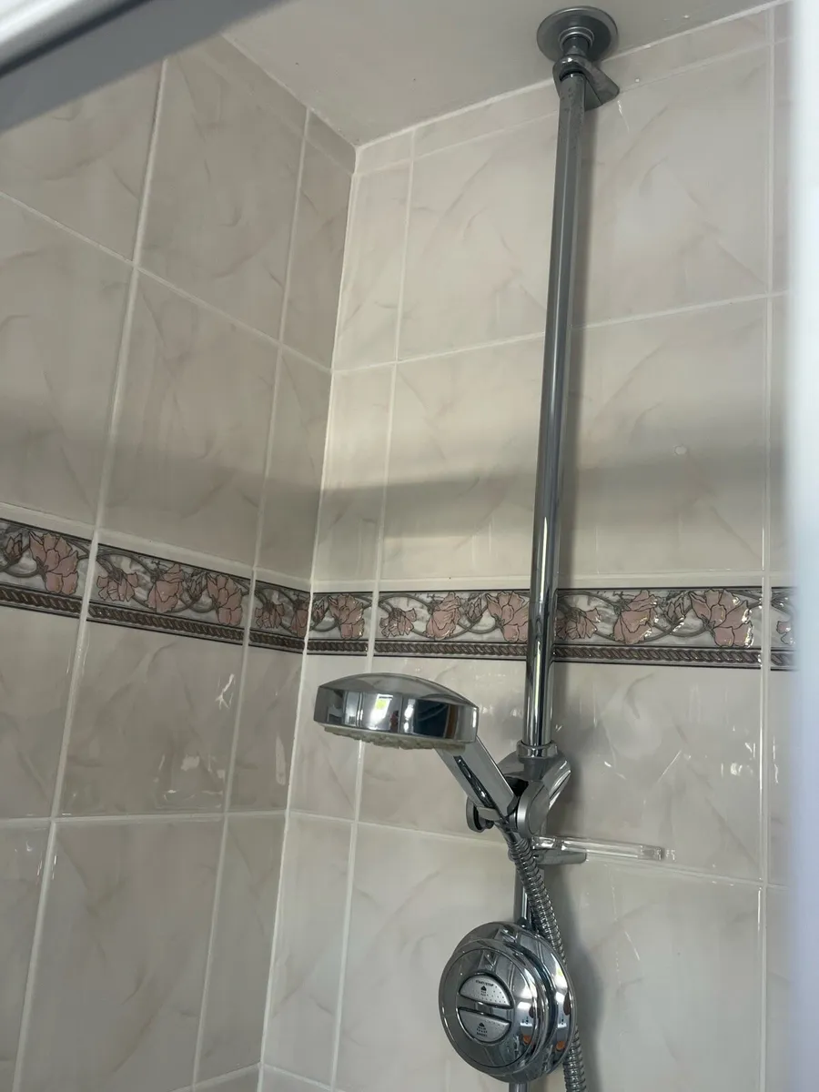 Aqualisa  Gravity-Pumped Ceiling-Fed shower - Image 4