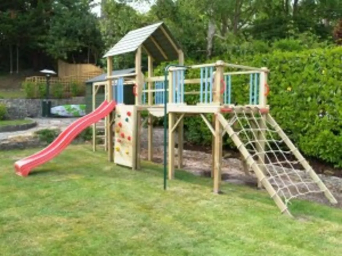 Childrens climbing frame - Image 1