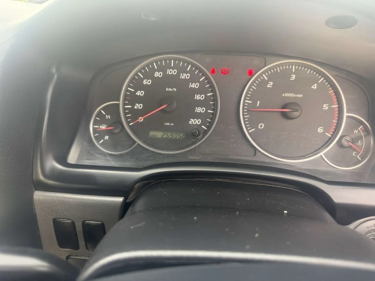 Toyota landcruiser only 259000km!! - Image 2