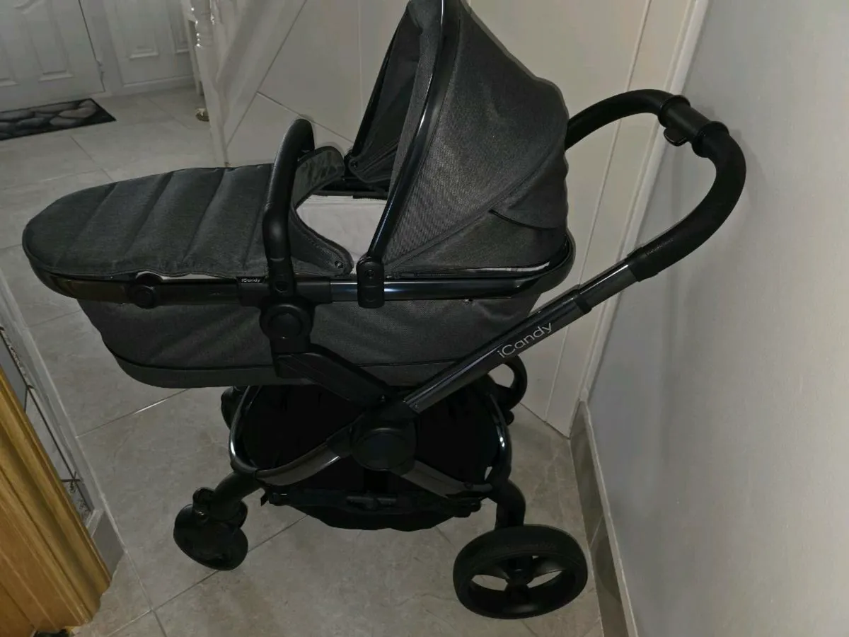 iCandy Peach 7 Buggy With Carrycot - Image 2