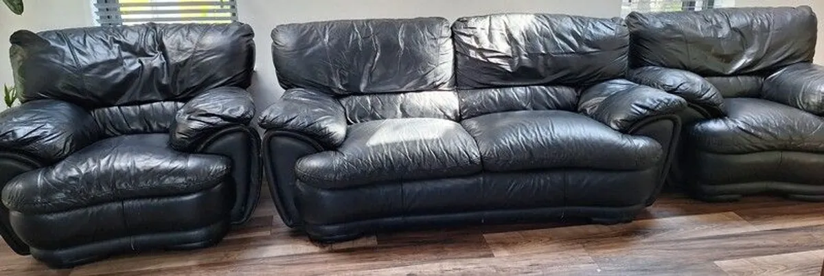 Italian Black Leather 3 seater and two armchairs - Image 4