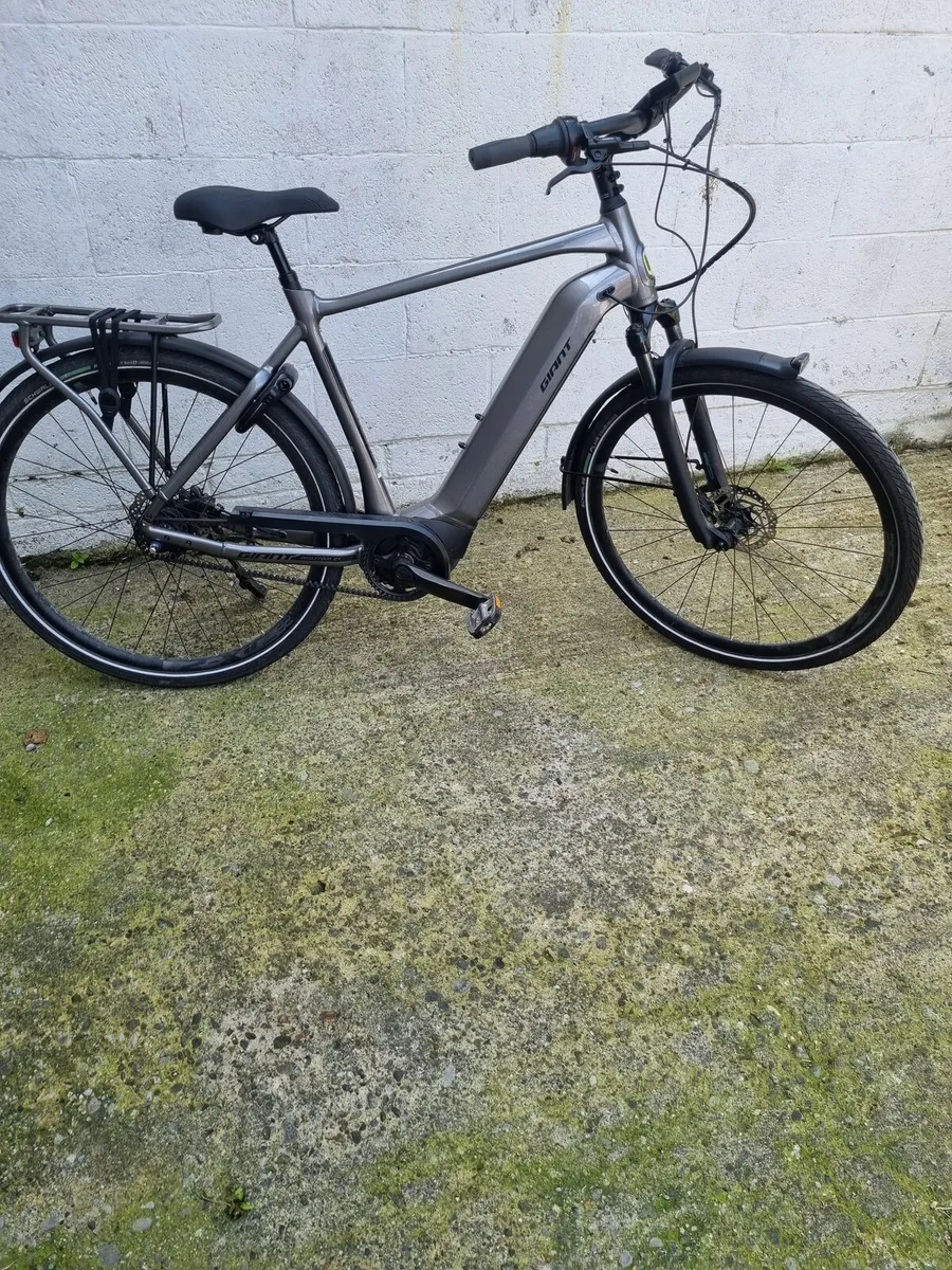Giant dailytour  electric bike - Image 1