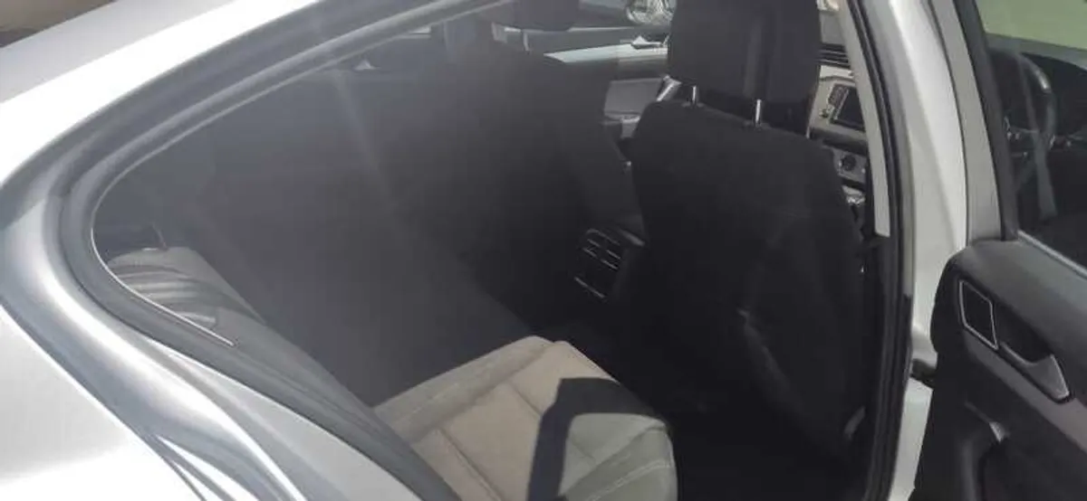2015 Volkswagen Passat Business  Blue Motion - Image 4
