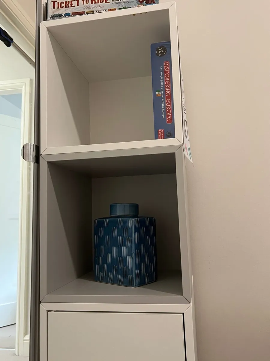 Shelf unit with one door - Image 1