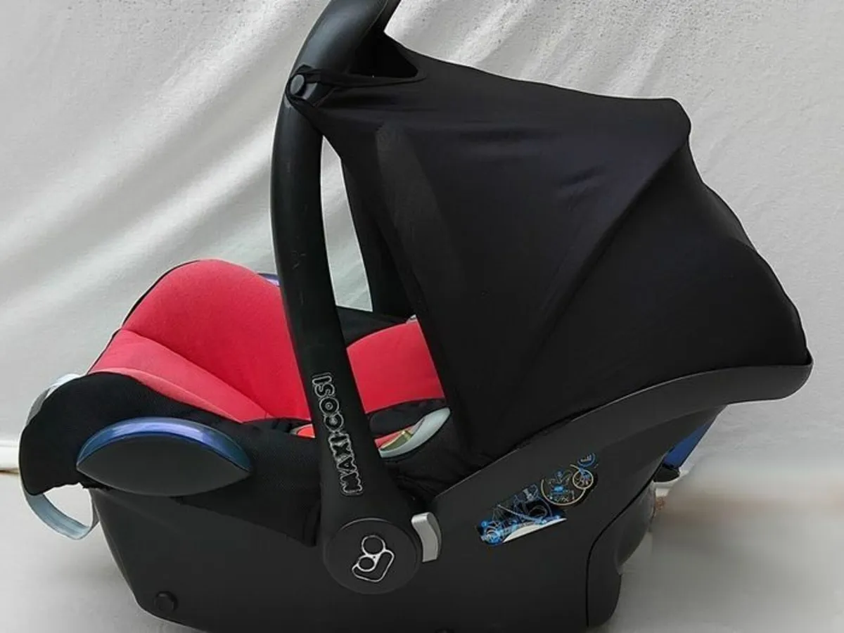Maxi Cosi Car Seat (with removable infant insert) - Image 1